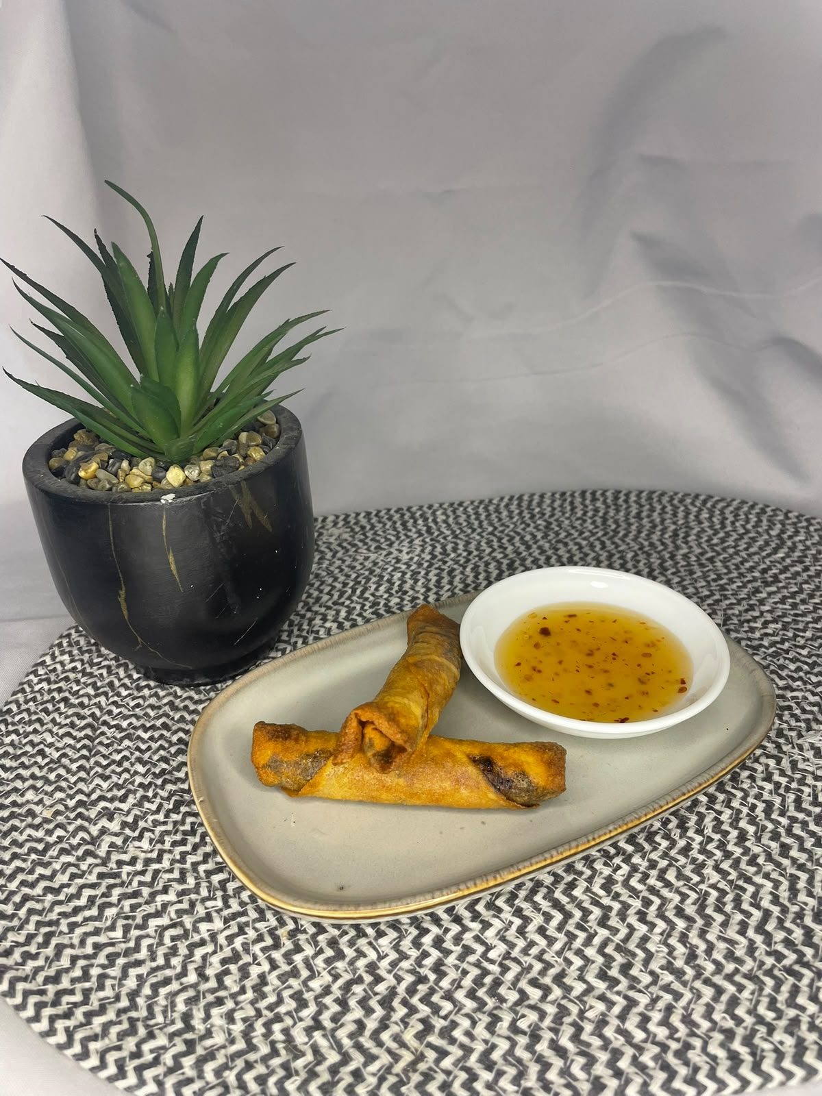 Rollitos crujientes con salsa agridulce